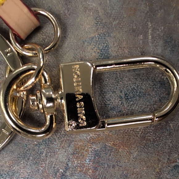 Louis Vuitton Goldtone Keychain & Clip with Leather Strap Attached - Picture 11 of 11
